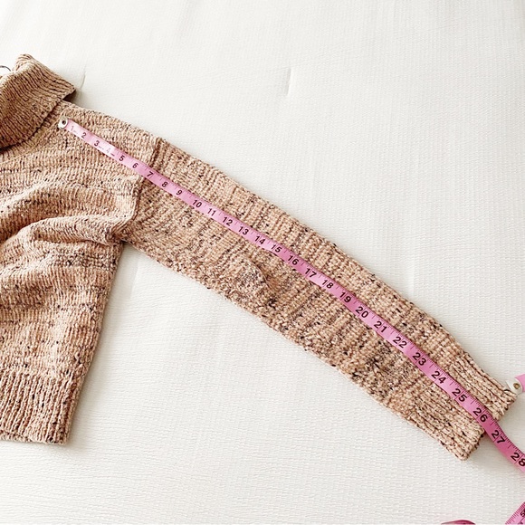 Soft Cropped Chenille Turtleneck Sweater - Picture 4 of 10